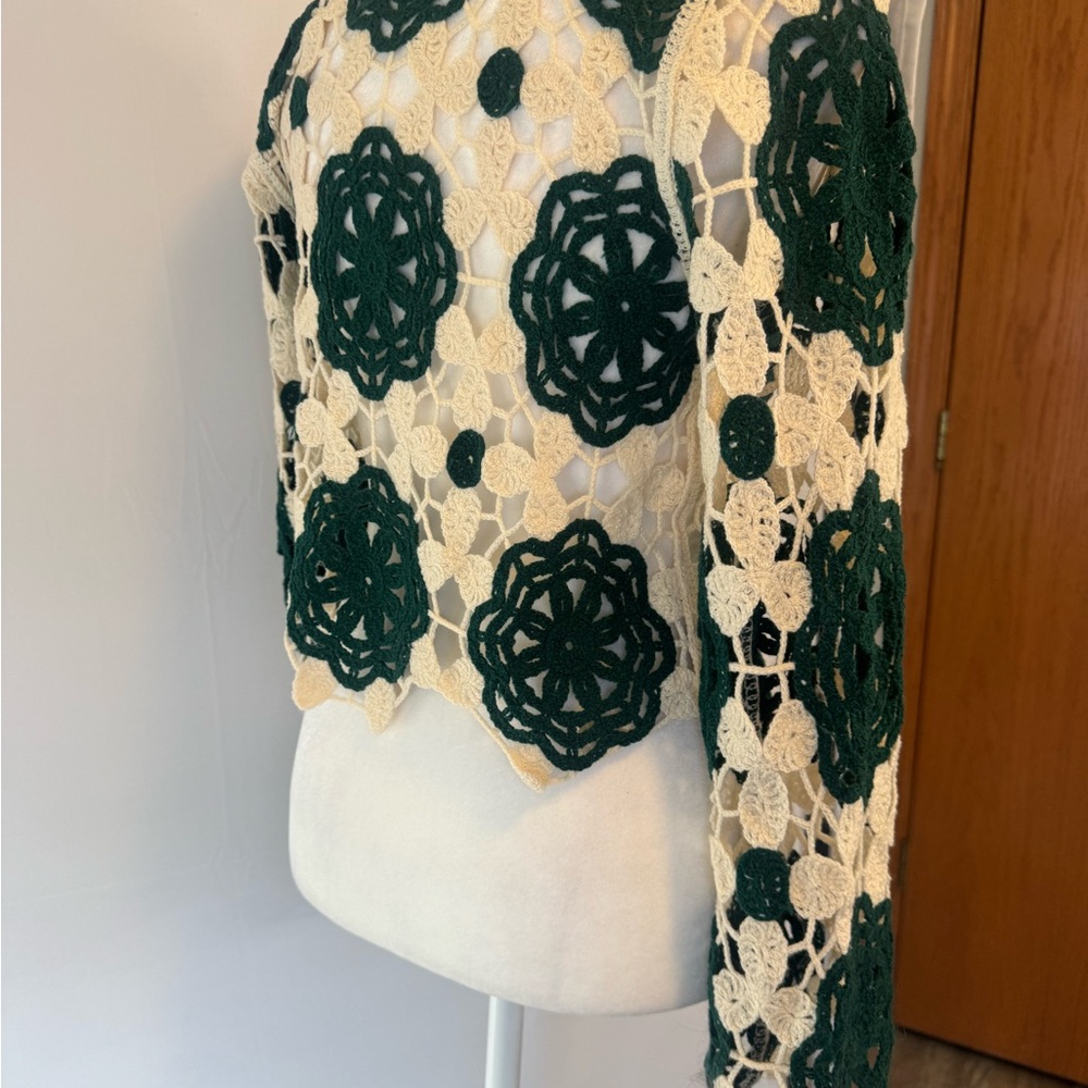 Rebellion size XS cream/green crochet long sleeve top- very good condition - Picture 3 of 11